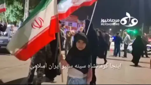 پرچم ۳ رنگ ایران در هفتاد و نهمین شب اجتماع، زینت دوش کرمانشاهیان بود