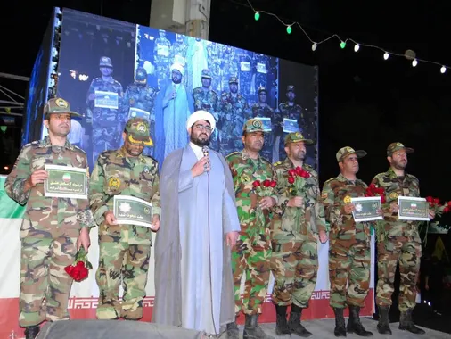 صد و یکمین شب حماسه در میادین اصفهان با حضوری گروه ارشد توپخانه ۴۴ ارتش اصفهان برگزار شد