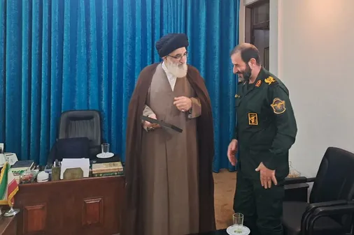 دیدار فرمانده لشکر ۱۰ حضرت سیدالشهدا(ع)، با نماینده ولی فقیه در استان البرز