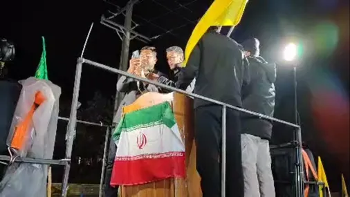 ارتباط با یکی از رزمندگان حزب&zwnj;الله لبنان در اجتماع بزرگ مردم شهرکرد