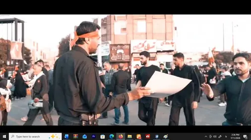 گوشه&zwnj;ای از اقدامات فرهنگی نیروهای خدوم فراجا استان قم در کنار مردمی که آمده&zwnj;اند برای بدرقه امام شهید