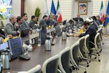 حضور فرمانده قرارگاه سازندگی خاتم‌الانبیاء(ص) در جلسه شورای مدیران هلدینگ نیرو