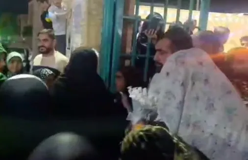مراسم عقد زوج لردگانی در کنار قبور مطهر شهدای شهر