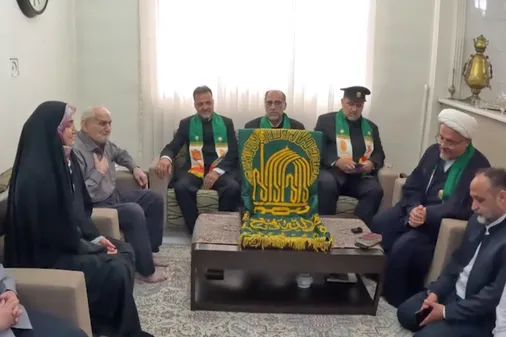دیدار خادمان مطهر آستان قدس رضوی با خانم &laquo;مهدیه اسفندیاری&raquo;