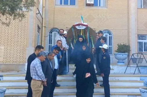 بدرقه دانش&zwnj;آموزان خواهر شهرستان اردل به اردوی راهیان نور جنوب کشور