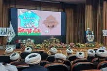 علما چراغ هدایت‌اند/مشکلات باید در داخل کشور رفع شود
