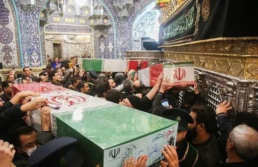 طواف پیکرهای هفت شهید گمنام در حرم حضرت معصومه (س)
