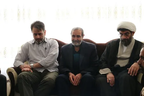 دیدار فرمانده سپاه زنجان با خانواده شهید والامقام محمود دوستی از شهدای جنگ رمضان