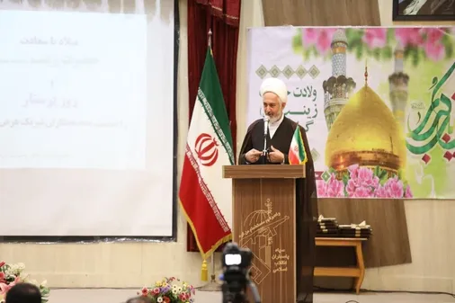 حضرت زینب (س) بزرگ پرستار جهان اسلام است