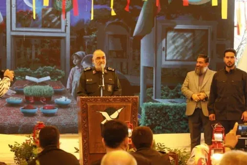 مراسم تحویل سال نو در بهشت زهرا(س) با حضور فرمانده سپاه برگزار شد