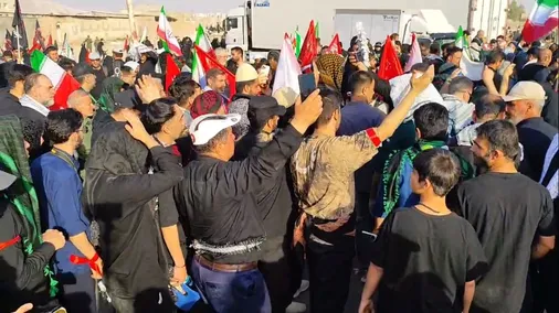 سوگواری خیل عظیم عاشقان در مسجد مقدس جمکران همزمان با آخرین دیدار و وداع با امام خامنه&zwnj;ای عزیز شهید