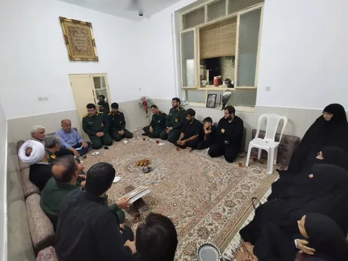 دیدار فرمانده و مسئول دفتر نمایندگی ولی فقیه در سپاه الغدیر با خانواده شهید امامی