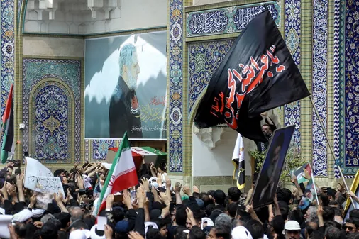 تشییع باشکوه پیکر مطهر شهید ایزدی در قم