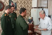 ادای احترام معاون هماهنگ‌کننده سپاه استان البرز  به مقام شامخ شهیدان معمر و شاه‌کرمی