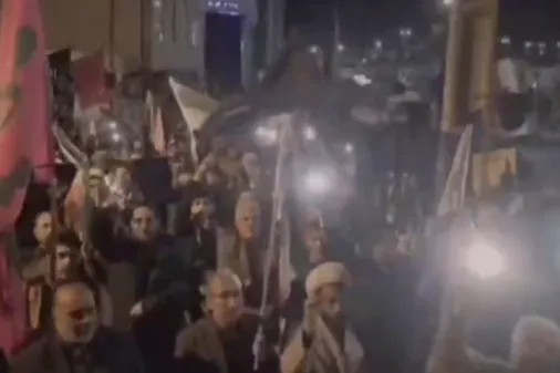 تجمع مردم مرز دار شهرستان قصرشیرین بمناسبت روز جمهوری اسلامی در حمایت از آرمان های انقلاب اسلامی