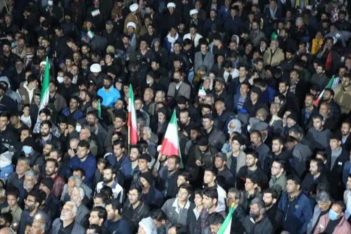 قاب&zwnj;هایی از حضور مردم عزادار لردگان در خیابان&zwnj;های این شهر و عزاداری در هفتمین شب فراق غم شهادت رهبر شهید امت