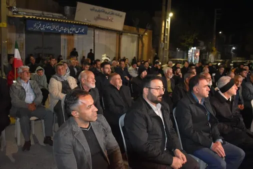 برگزاری 36 مین تجمع شبانه مردم گیلانغرب در خونخواهی رهبر شهید با حضور مسئول عقیدتی سیاسی فراجا
