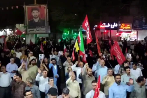 شعار خرم آبادیها در اجتماعات شبانه: تکیه گه ما خداست، امام ما مجتبی است