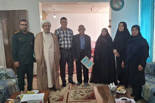 دیدار با خانواده شهدا موجب عزت و افتخار است