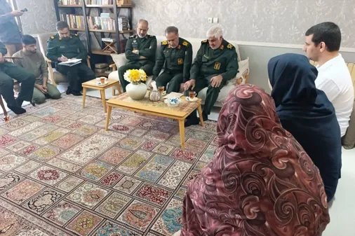 دیدار معاون نیروی انسانی نیروی زمینی سپاه با خانواده شهید &laquo;ماشاءالله سجادی&raquo;