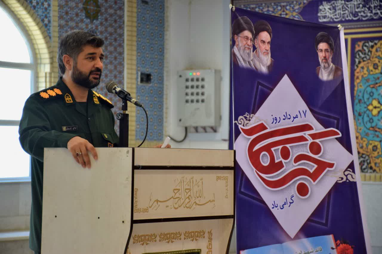 عطرافشانی گلزار شهدا به مناسبت روز خبرنگار عطرافشانی گلزار شهدا به مناسبت روز خبرنگار