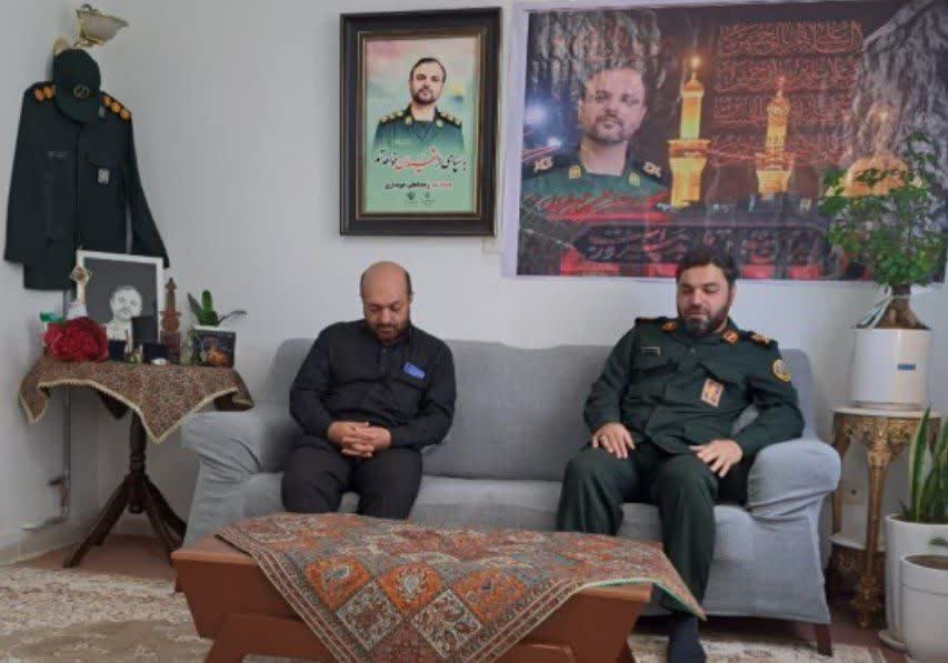 دیدار مسئول مرکز ارتباطات، رسانه و تبلیغات دفاعی ستاد کل نیروهای مسلح و قرارگاه مرکزی حضرت خاتم الانبیا(ص)، با خانواده گرانقدر شهیدان جنگ ۱۲ روزه استان البرز دیدار مسئول مرکز ارتباطات، رسانه و تبلیغات دفاعی ستاد کل نیروهای مسلح و قرارگاه مرکزی حضرت خاتم الانبیا(ص)، با خانواده گرانقدر شهیدان جنگ ۱۲ روزه استان البرز