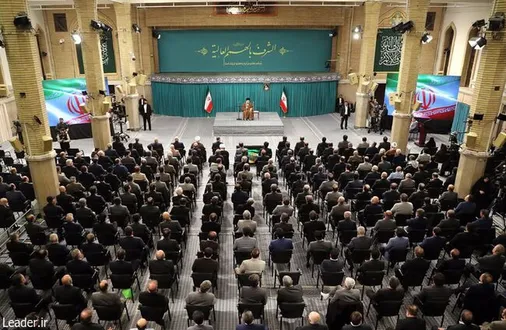 رهبر انقلاب اسلامی در دیدار فعالان اقتصادی و تولیدکنندگان تبیین کردند: مسئولیت&zwnj;های دولت و بخش خصوصی برای پیشرفت اقتصادی