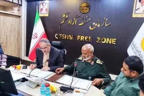 امضای تفاهم&zwnj;نامه همکاری قرارگاه مقدم مدینه منوره نیروی زمینی سپاه با سازمان منطقه آزاد قشم