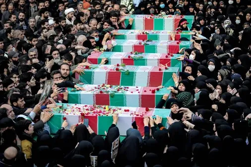 وداع باشکوه، دشمن شکن و معنادار ملت عاشورایی ایران&nbsp; با پیکرهای مطهر فرماندهان شهید جنگ رمضان