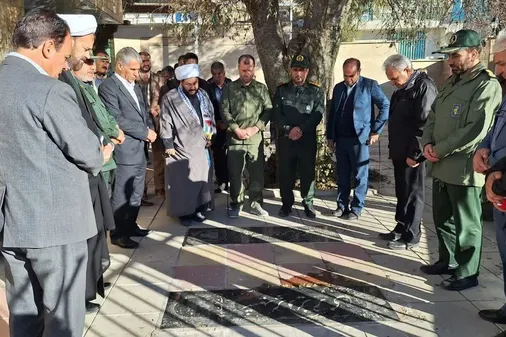 غبار روبی مزار شهدا در شهرستان دالاهو