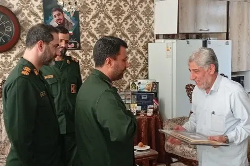 ادای احترام معاون هماهنگ&zwnj;کننده سپاه استان البرز  به مقام شامخ شهیدان معمر و شاه&zwnj;کرمی