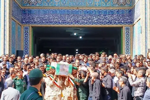باز هم حسینیه ثارالله کرمان، آغوش گشود برای شهیدی که بی&zwnj;صدا زیست و با شکوه رفت