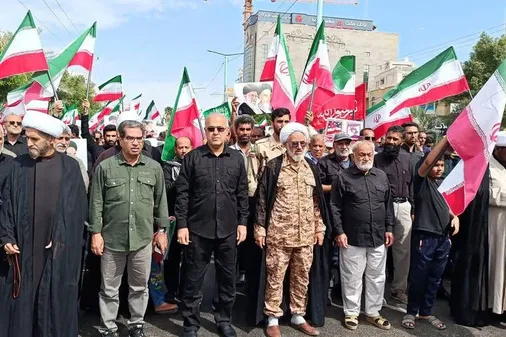 امام جمعه بندرعباس با لباس رزم به میدان آمد