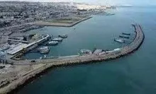 تداوم بی‌وقفه ترخیص کالاهای اساسی در قشم با وجود حملات دشمن به بندر بهمن