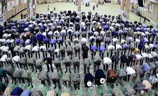 بسیج در صف نمازجمعه