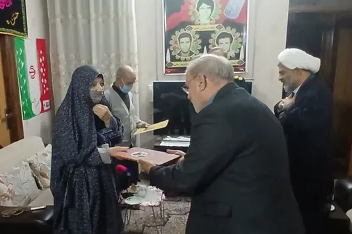 دیدار معاون فرهنگی و تبلیغات سپاه با خانواده شهیدان زیبایی