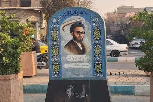 نصب تصویر شهید در قالب ۵ سازه در نقاط مختلف محله شهید هرندی
