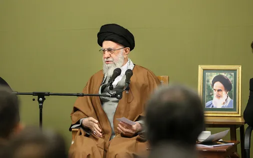 شعر، رسانه و هنری بی&zwnj;نظیر است؛ سایر رسانه ها نتوانسته اند مرجعیت رسانۀ شعر را تنزل دهند