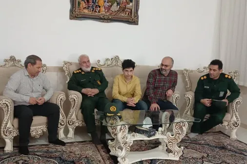 دیدار مسئولین گیلانغرب با نخبه قرآنی