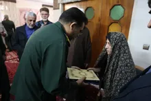 قاب ماندگار؛ آخرین دیدار سردار زارع‌کمالی با مادر شهیدان چنگیزی
