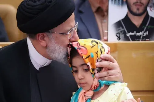 ناگفته&zwnj;های دیدارهای شهید رئیسی با خانوادهٔ شهدا در قاب تلویزیون