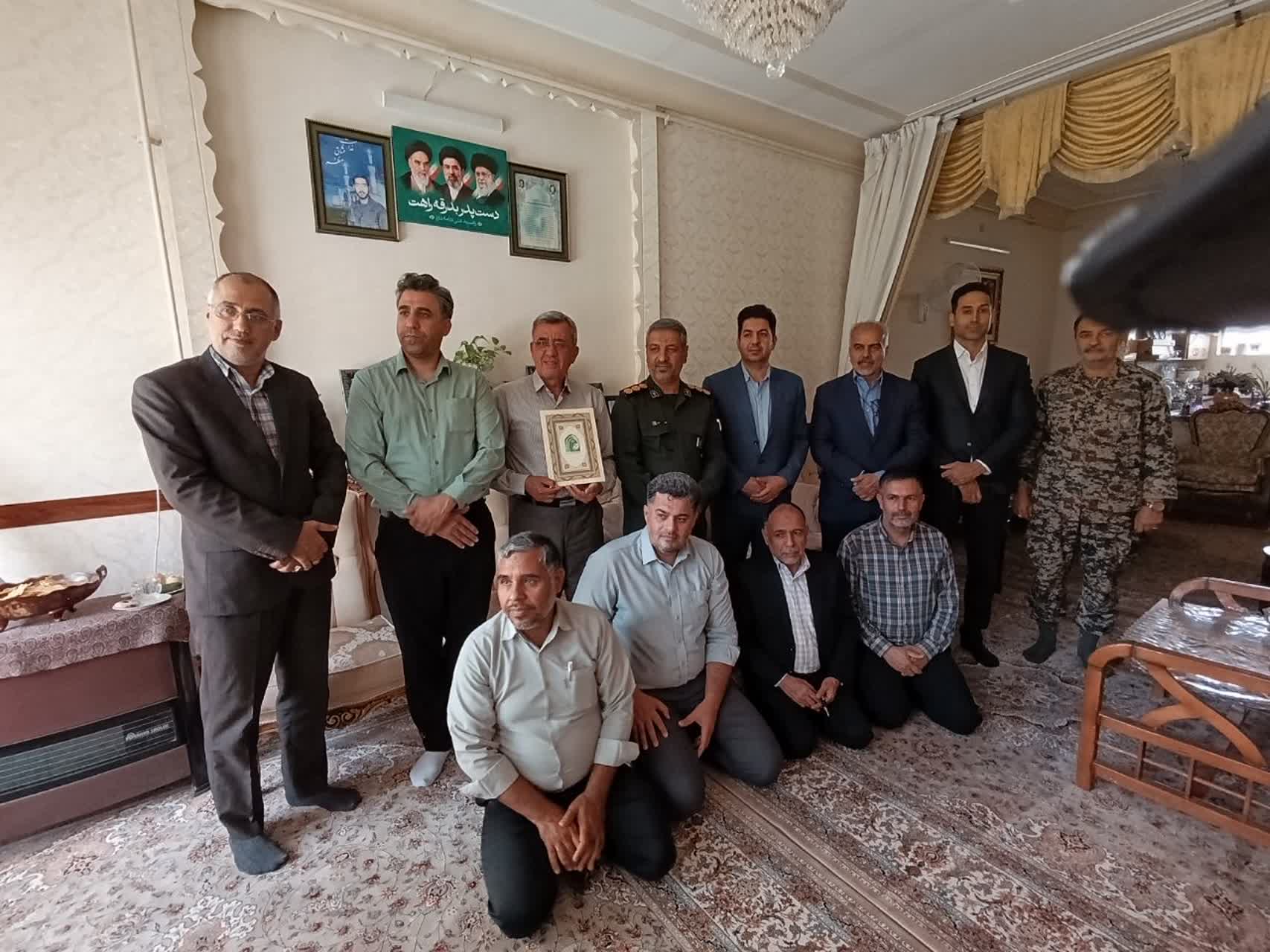 به مناسبت هفته بسیج اصناف سرکشی از خانواده پیشکسوتان بسیج اصناف انجام شد