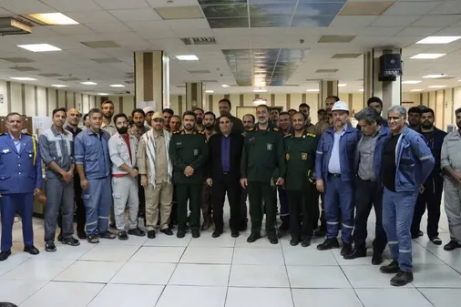 کارگرانِ پالایشگاه و پتروشیمی شازند، افسران خط&zwnj;مقدم جنگ اقتصادی هستند