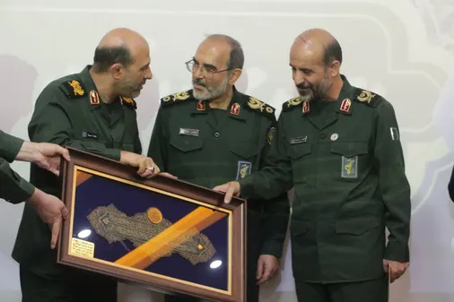 تجلیل از پنج دهه خدمت خالصانه سردار شریفی و سردار منصوری در حاشیه همایش ایثارگران استان البرز