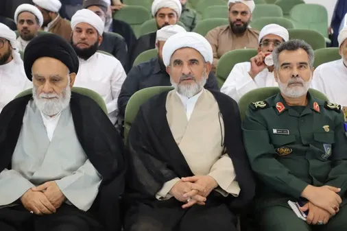 حجت الاسلام والمسلمین رئیسی در جمع علمای اهل سنت بندرلنگه &ldquo;وحدت اسلامی&rdquo; میراث گران بهای شهدا