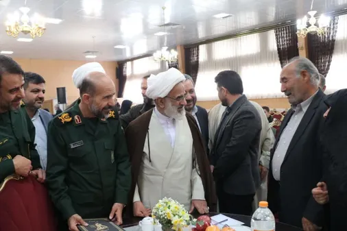 دیدار نماینده ولی فقیه در سپاه با خانواده شهدای اقتدار زنجانی