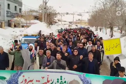 اهالی کوهرنگ چهارمحال و بختیاری در برف بیش از دو متر و سرمای شدید هم آمدند