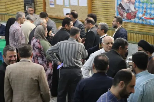 میز خدمت در مسجد امام حسن مجتبی (ع) کوی نفت با استقبال پرشور مردم برگزار شد