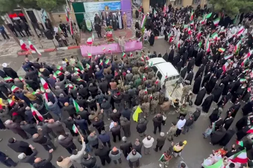 حضور مردم و بسیجیان در رزمایش سراسری جان فدا و رجزخوانی حاج ولی الله کلامی در مرکز شهرستان طارم شهر آببر زنجان