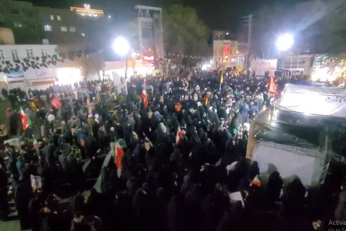 این ملت بعد از چهار اجتماع در ۲۴ ساعت همچنان میانه میدان و کف خیابان محکم و استوار ایستاده اند